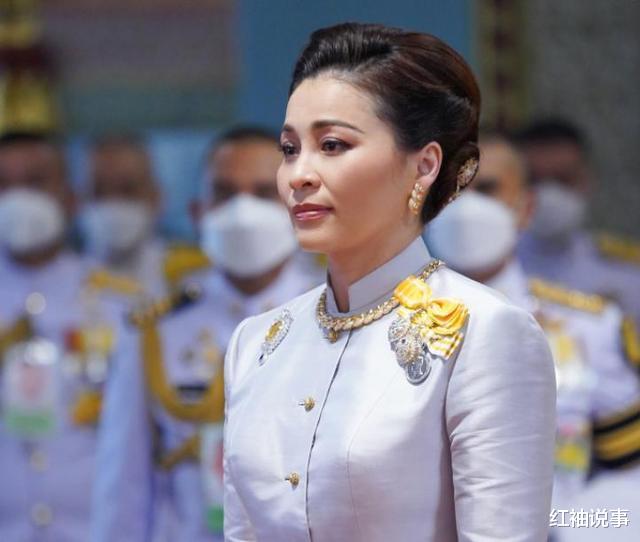 小姐姐|王室成员集体亮相，庆祝苏提达封后3周年，“双美组合”遭雪藏