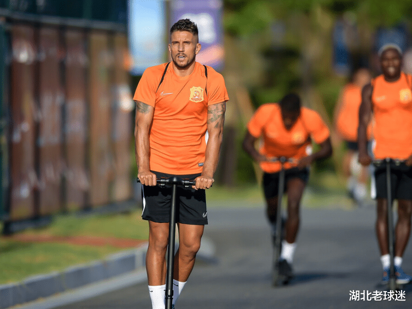 阿爾梅里亞|武漢隊選對了！前外援近3個月未登場，疑似屁股又疼了起來