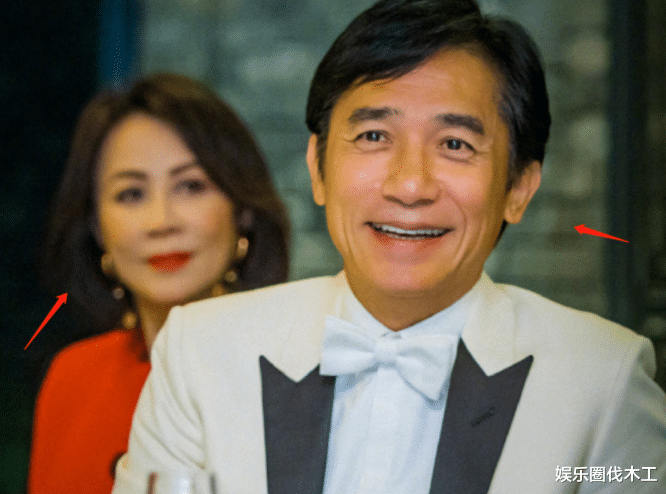 梁朝伟|刘嘉玲夫妇曝骑行照！梁朝伟站立骑车意气风发，白发变黑少年感足