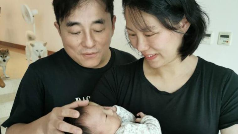 吕方|吕方小16岁富婆妻子晒娃！2岁女儿太可爱像58岁爸，三层别墅曝光