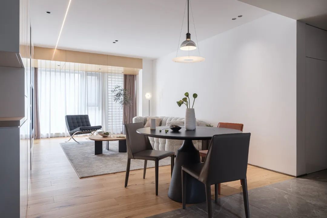 138㎡原木风，岛台、游戏室、衣帽间回归自然，打开自由生活的开关！