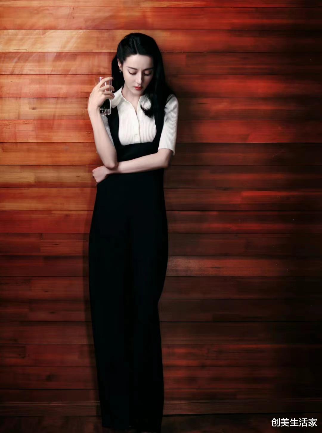 迪丽热巴|迪丽热巴直播造型,穿黑白拼接套装严谨又优雅,显瘦又高级