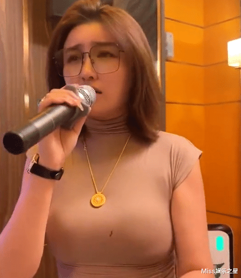 ktv|网友爆娇娇现身KTV陪酒唱歌，身材凹凸有致，十分火辣