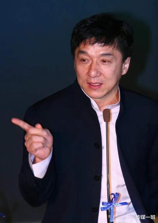 成龙|成龙再爆有私生子房祖轩，孩子妈是邓丽君，网友分析是假新闻