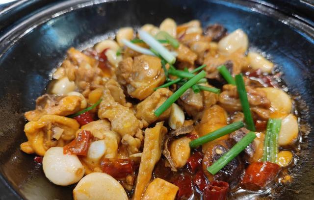 3个东北小伙去江西游玩,餐馆点了6个菜,结账时看了2遍不敢相信