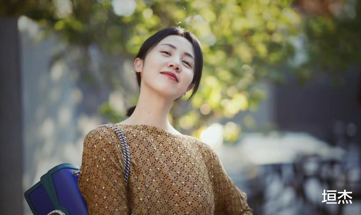 天鹅颈|牛奶肌、天鹅颈、气球胸，这8位产后的女星，美得越来越有味道