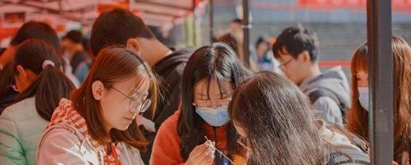 大学校园中的“黑色交易”,学生为了一时痛快,坑害了自己的未来