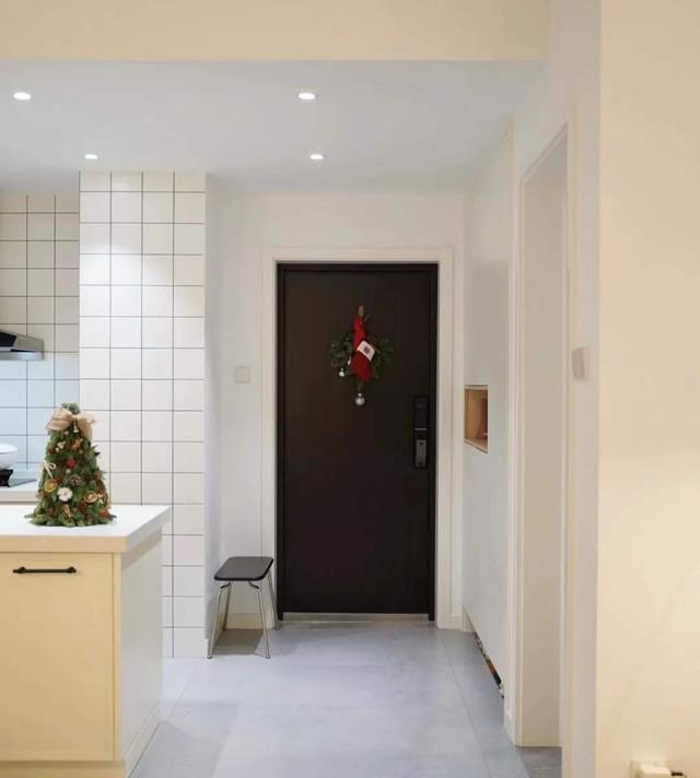 90后夫妇新家名场面,父母眼中的“家徒四壁”,却是自己的理想家