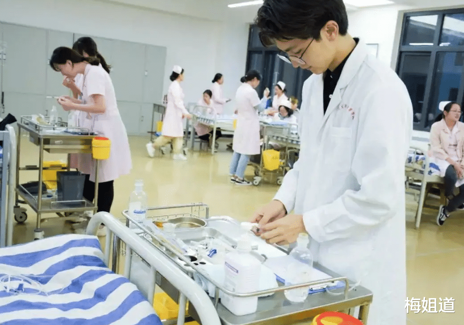 护士|男生学护理可以闭眼找工作？护士：来时多开心，工作后就有多痛苦