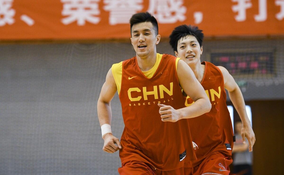 周琦|周琦恐再被骗，赵继伟拿MVP，顶级后卫待遇不同，最佳阵容遇尴尬