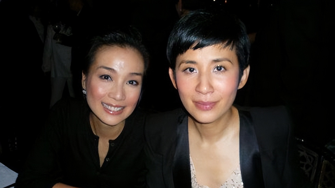 |与吴君如弟弟离婚6年！江美仪与前婆家人聚会，相处融洽不尴尬