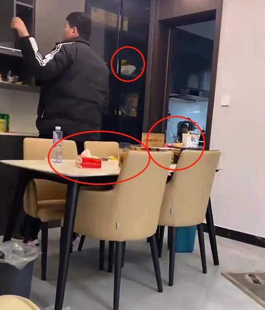 陈亚男|神速！离婚仅42天，朱小伟婚房换新女主人，地上的女式拖鞋太扎眼