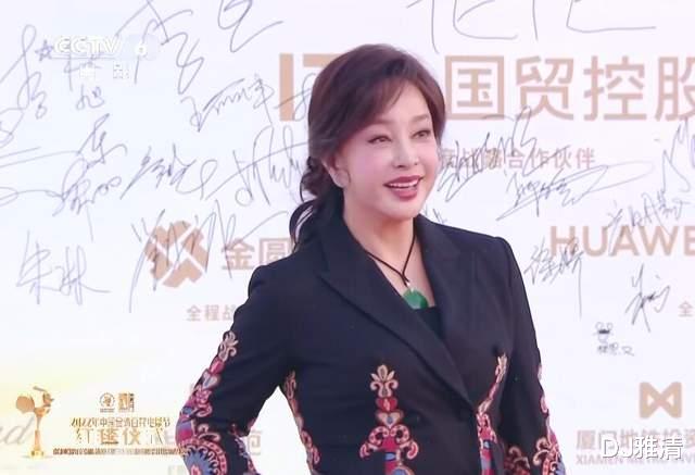 金鸡奖|老艺术家齐聚金鸡奖:王晓棠精神矍铄,祝希娟充满活力,刘晓庆霸气十足