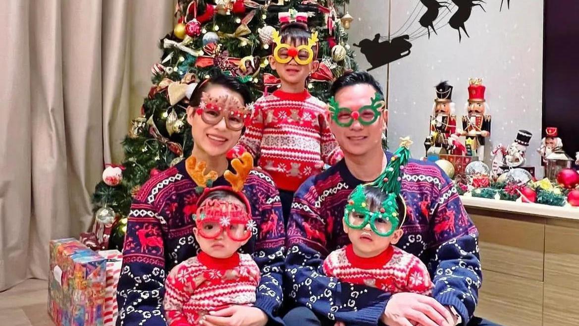 宋仲基|胡杏儿晒圣诞全家福，穿同款亲子装可爱又温馨，三个儿子帅气可爱