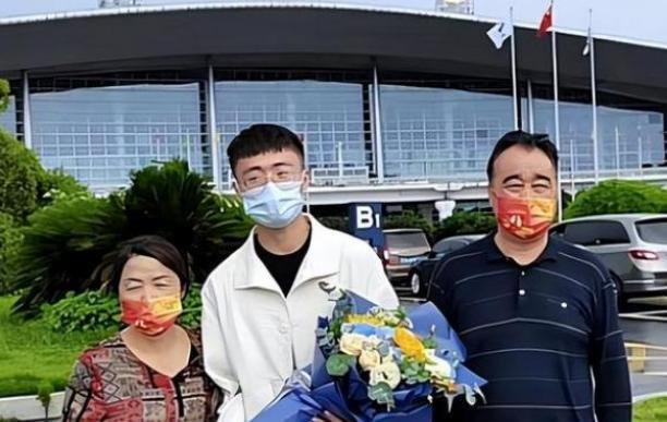 太猖狂!梅志强放弃亿万家产迁户口后,买家被曝威胁、骚扰梅爸