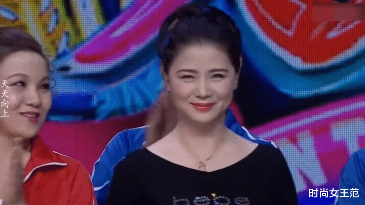 李小萌|李小萌晒儿子合影！兄弟俩长成一个样，随了奶奶长相很漂亮有福相