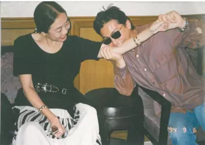 尊龙|绝世容颜的尊龙,为何拒绝数名好莱坞女星,恋上大15岁的宋怀佳?