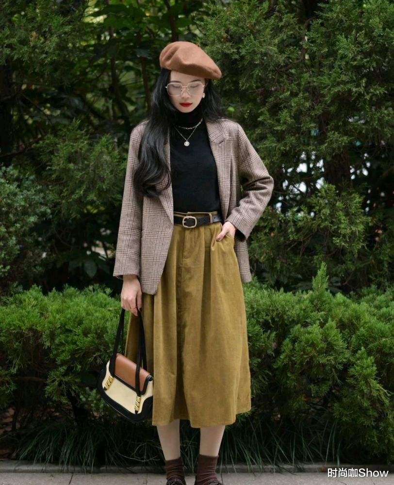 穿衣搭配|气质优雅的女人，春夏都会穿西装，这样搭干练又高级