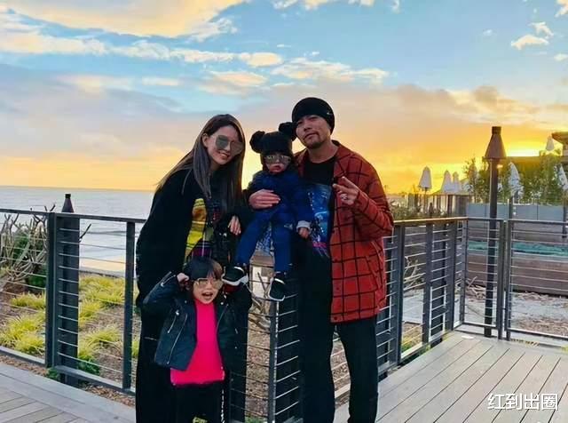 昆凌|周杰伦自曝三胎是女儿！昆凌孕晚期肚大如箩，穿紧身裤双腿又长又细