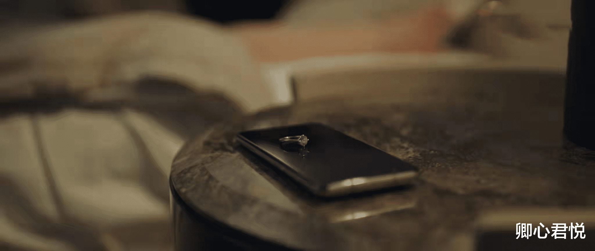 戒指|《我们的婚姻》，“逼着老公吃软饭”的董思佳：你不配有独立人格