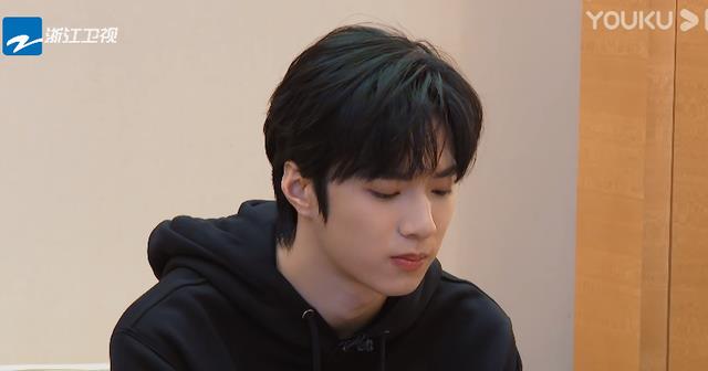 刘耀文|刘耀文演戏初体验，吴镇宇无保留传授经验，尔冬升送“红卡”