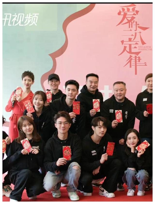 李晓峰|离婚四年,刘恺威情定短发美女李晓峰,女方离婚有一个儿子