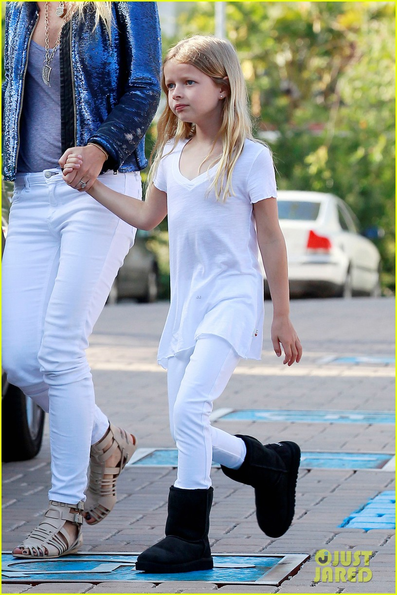 |“最美星二代”近照曝光，网友：美到不敢认：她竟都成年了？