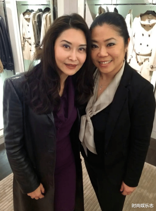 叶玉卿|叶玉卿老了也讲究，脸松垮却还风韵犹存，女儿穿搭再性感也赶不上