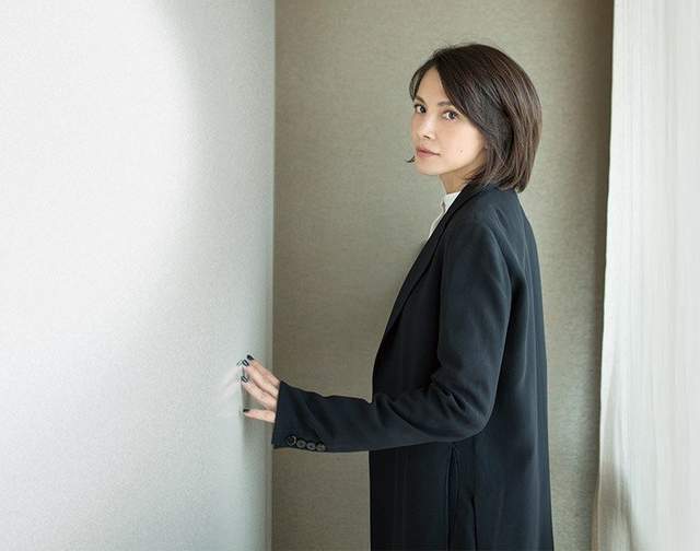 郭碧婷|甘养继女,原谅出轨丈夫,不让儿子读书,鬼后李心洁人生观不一般