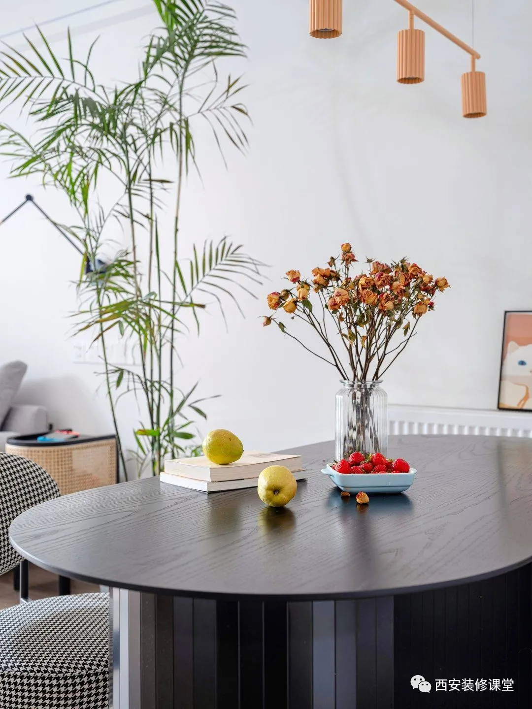 85㎡小夫妻两室,大白墙也能温馨简约