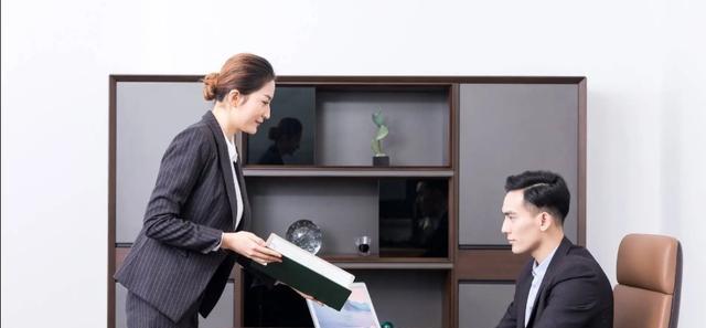 |职场上,和领导走太近到底好不好?