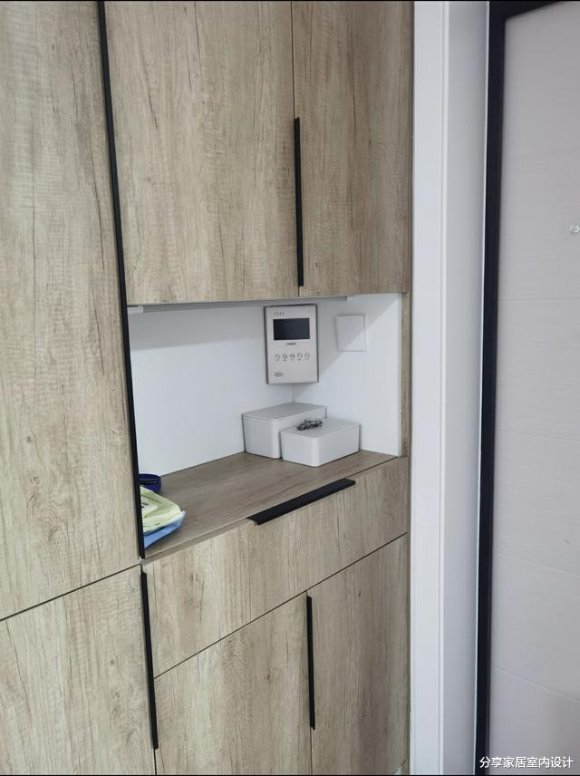 入住半年的新房，餐厅设卡座，沙发不靠墙很实用，看完全屋很治愈