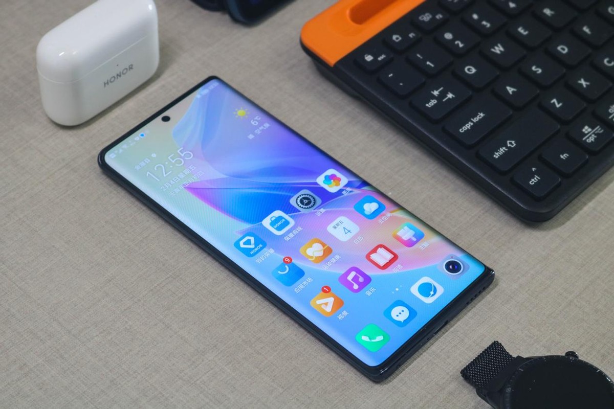 幽靈線|榮耀60 SE評測：僅售2199元，打破屏幕天花板是什么體驗？