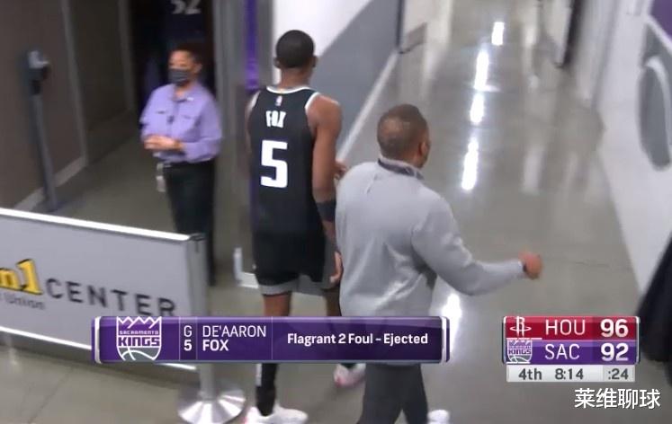 國王隊|NBA嚴重惡犯！1.6億巨星半空放翻火箭神射，當(dāng)場驅(qū)逐更要被交易了
