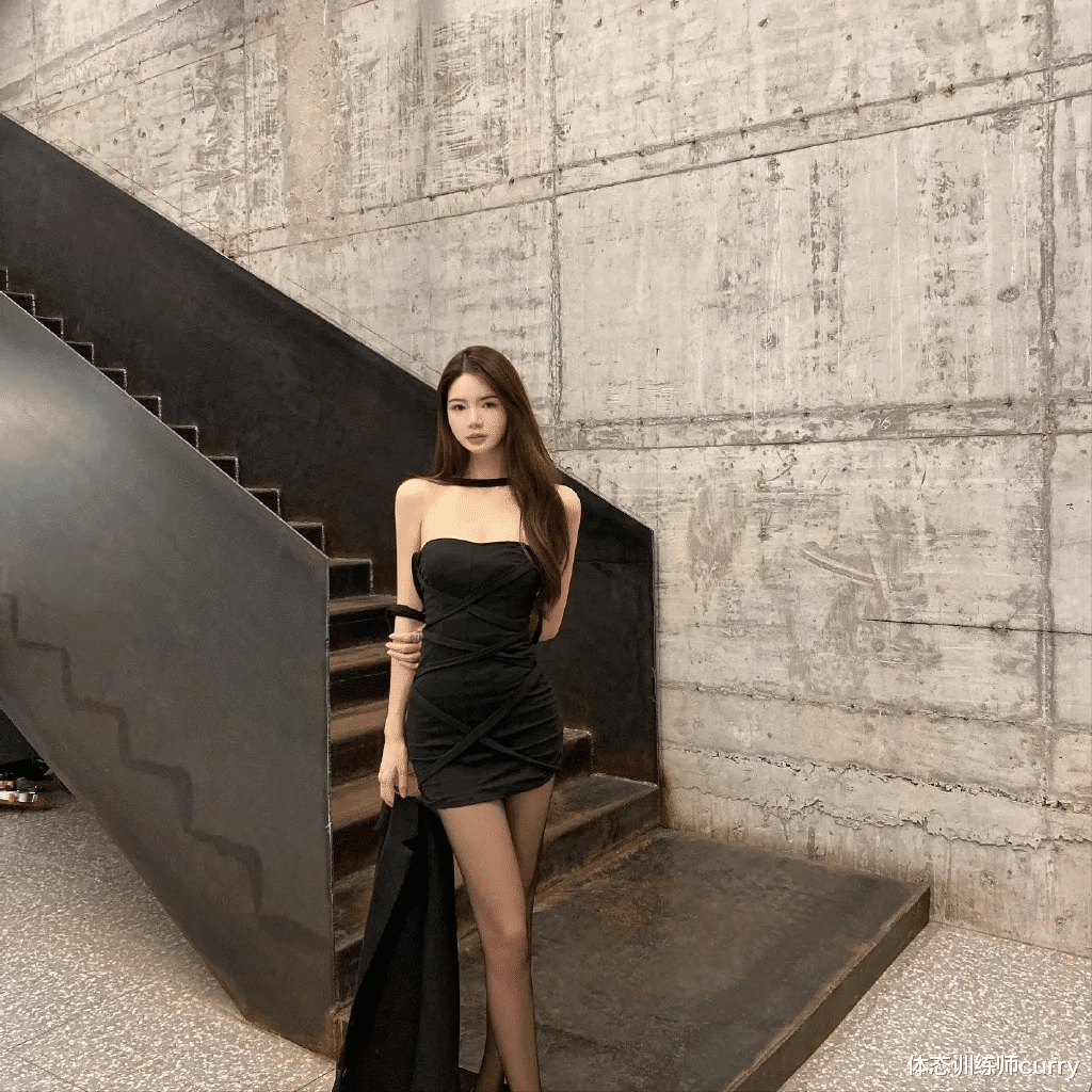 小姐姐|“纯欲瑜伽女神”花式秀大长腿…谁看谁沦陷