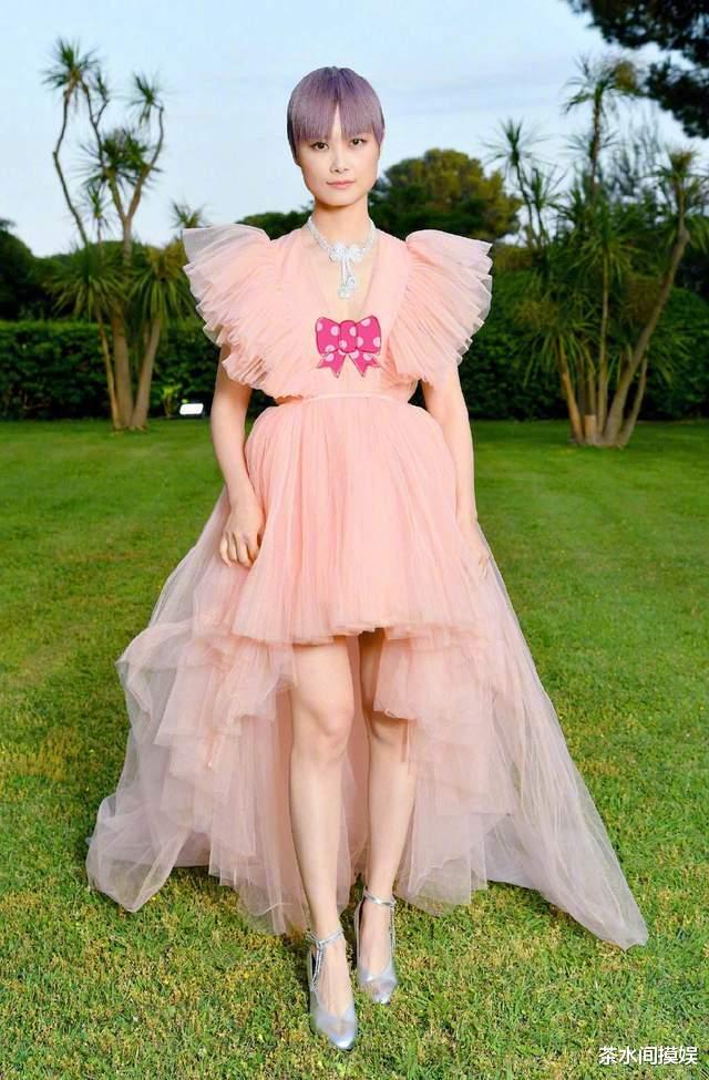 秦岚|高颜值也难驾驭粉色!杨幂胖20斤,刘涛变五五分,刘嘉玲扮嫩失败