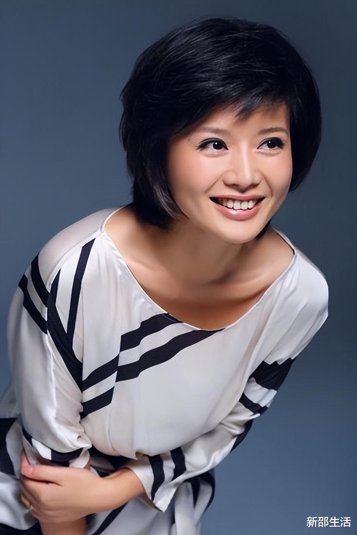 程愫|程愫: 花21年捧红丈夫却被抛弃, 离婚后抱着儿子痛哭, 今逆袭成院长