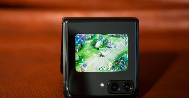 摩托罗拉razr2022评测:它是否比GalaxyZFlip4更好?