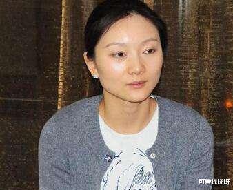 张艺谋|张艺谋情史:跟发妻离婚,女儿挤走巩俐,陈婷隐忍11年修成正果