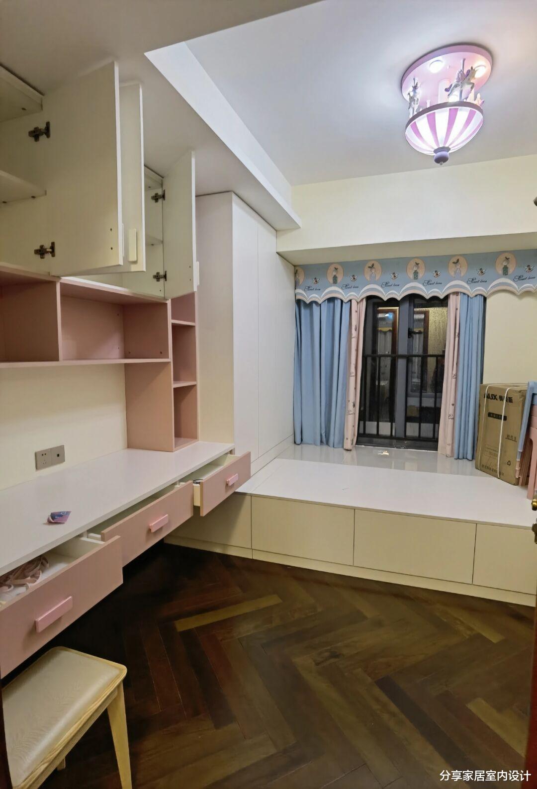 她家179平江景房,历时三个月完工,坐在阳台聊天喝茶,太幸福啦