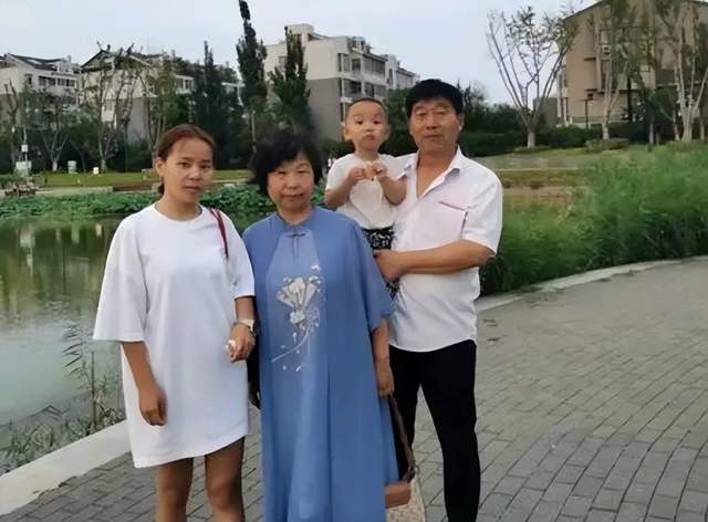 姚策|心酸！浔阳夜话老师直播评说熊磊言行，称对方诋毁许妈忘恩负义