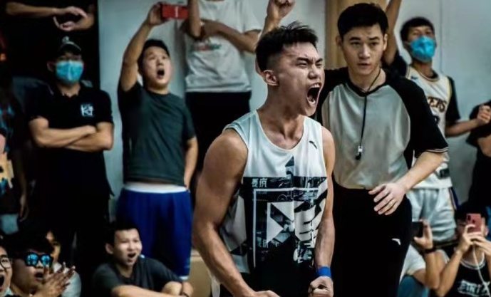 |路人王29冠王白晶事件映射出网红流量的利与弊，洋葱哥也是如此