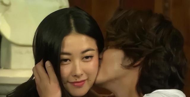 朱珠|朱珠:4段感情,前任个个都是“人物”,37岁选择了嫁给普通人