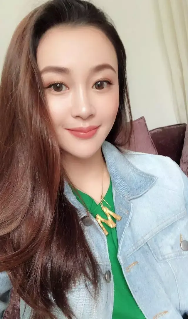 她用美丽将我灵魂的细胞激活