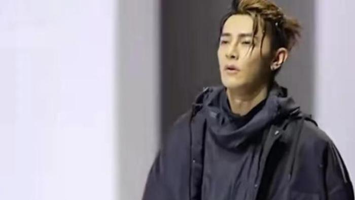 明星|国庆假期最尴尬的明星！明星向网红求合照，却被误以为是粉丝一把推开