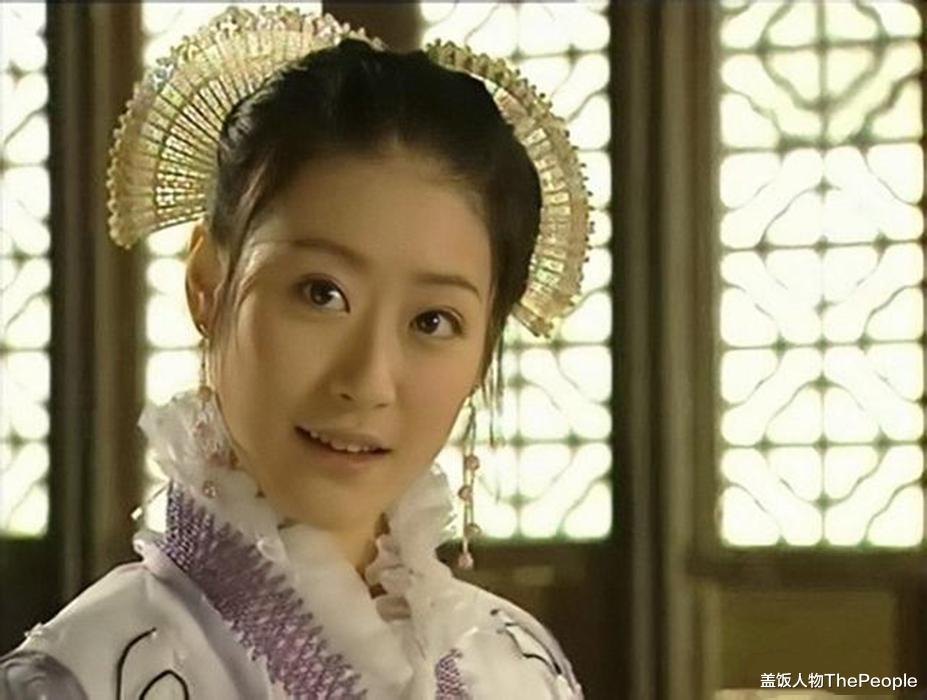 萧蔷|同是满头扇子,贾静雯经典,蔡少芬诡异,萧蔷正面惊艳背后惊吓