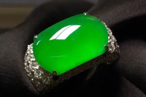 翡翠|翡翠不一定都会起刚和起胶，只有品质高的，才会有这样的特性