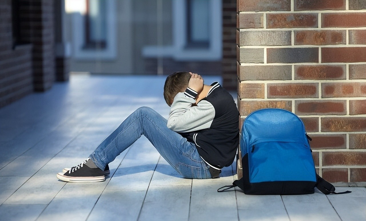 打人者女儿被“网暴”,有人鸣不平,网友:说网暴的人在装什么