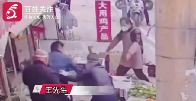 河南郑州,发生了一件让人气愤不已的事情。