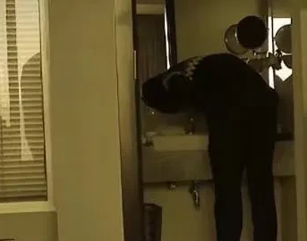 江苏苏州,男子和父母入住酒店,去父母房间喝了一口“矿泉水”就中毒身亡